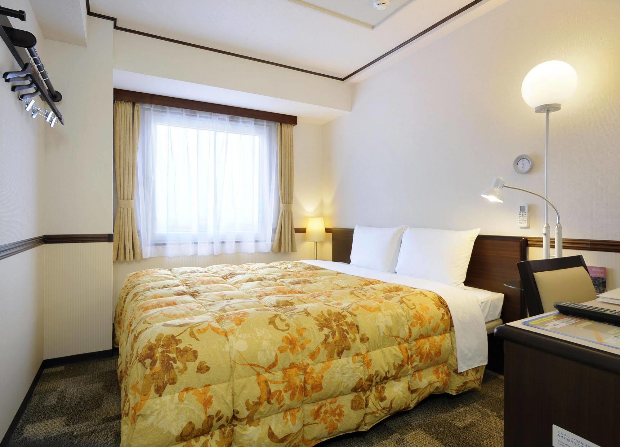 Toyoko Inn Chiba Makuhari Eksteriør billede
